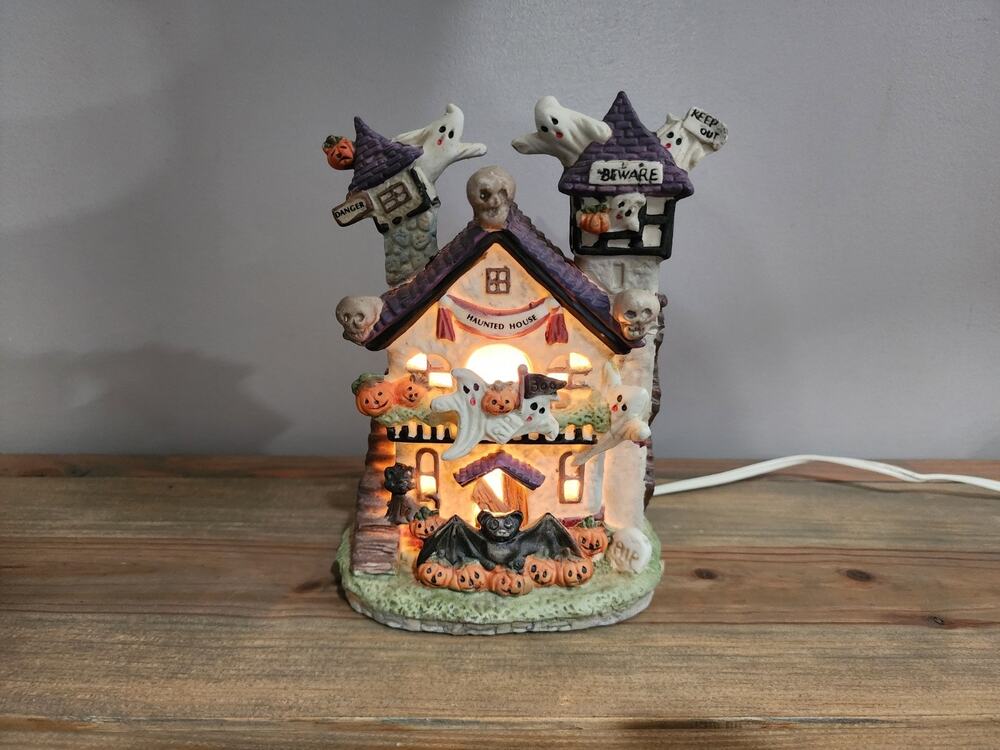 Vintage 1994 Caldor HAUNTED HAVEN LIGHTED PORCELAIN HALLOWEEN GHOST HOUSE